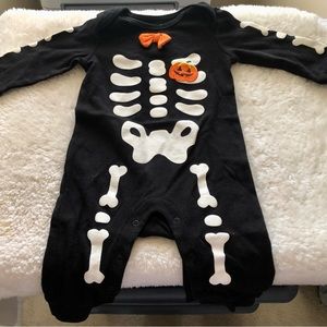 6-9 month black and white Halloween Skeleton onesie button crouch and leg.